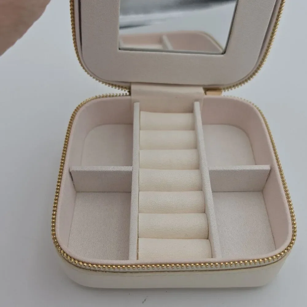 Cream Faux Leather Travel Jewelry Box Organizer Mirror Zip Around Gold Tone